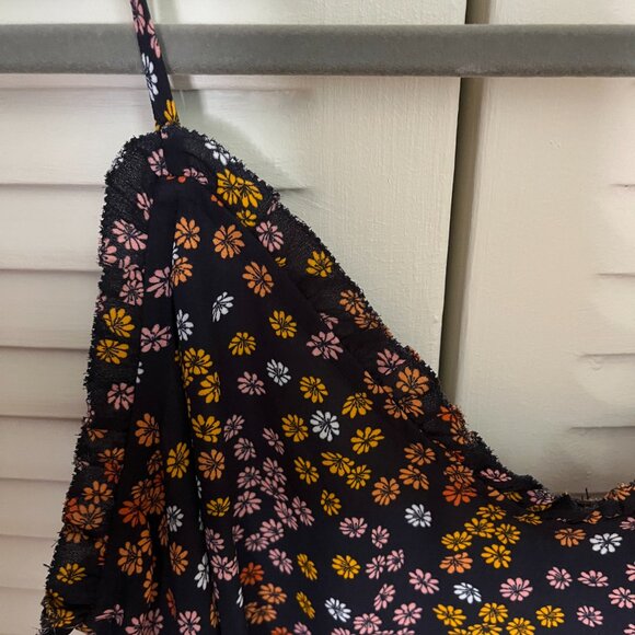 Flowy Floral Tank - Picture 2 of 3